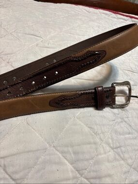 Two-Tone Sz 44 Leather Western Belt with Decorative Stitching